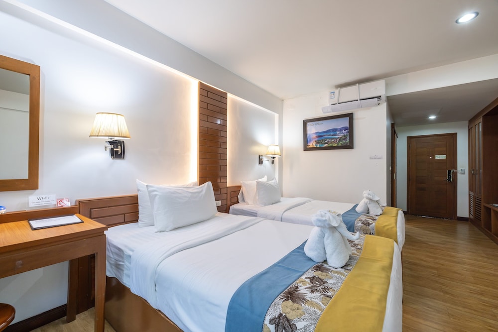 phuket meet holiday hotel