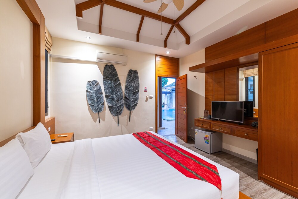 phuket meet holiday hotel