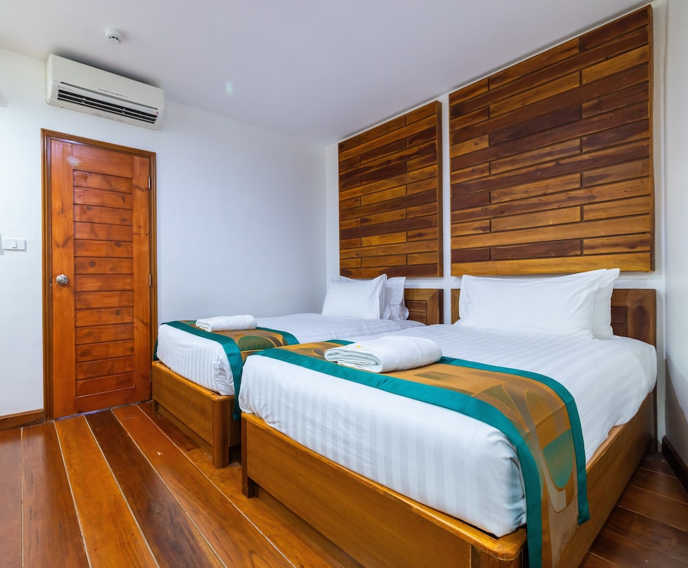 phuket meet holiday hotel