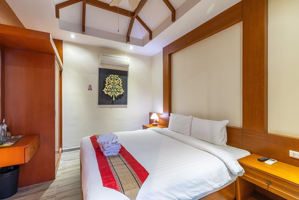 phuket meet holiday hotel