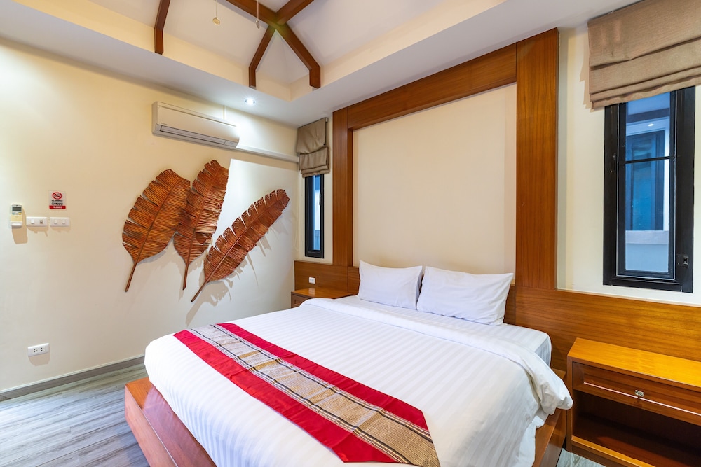 phuket meet holiday hotel