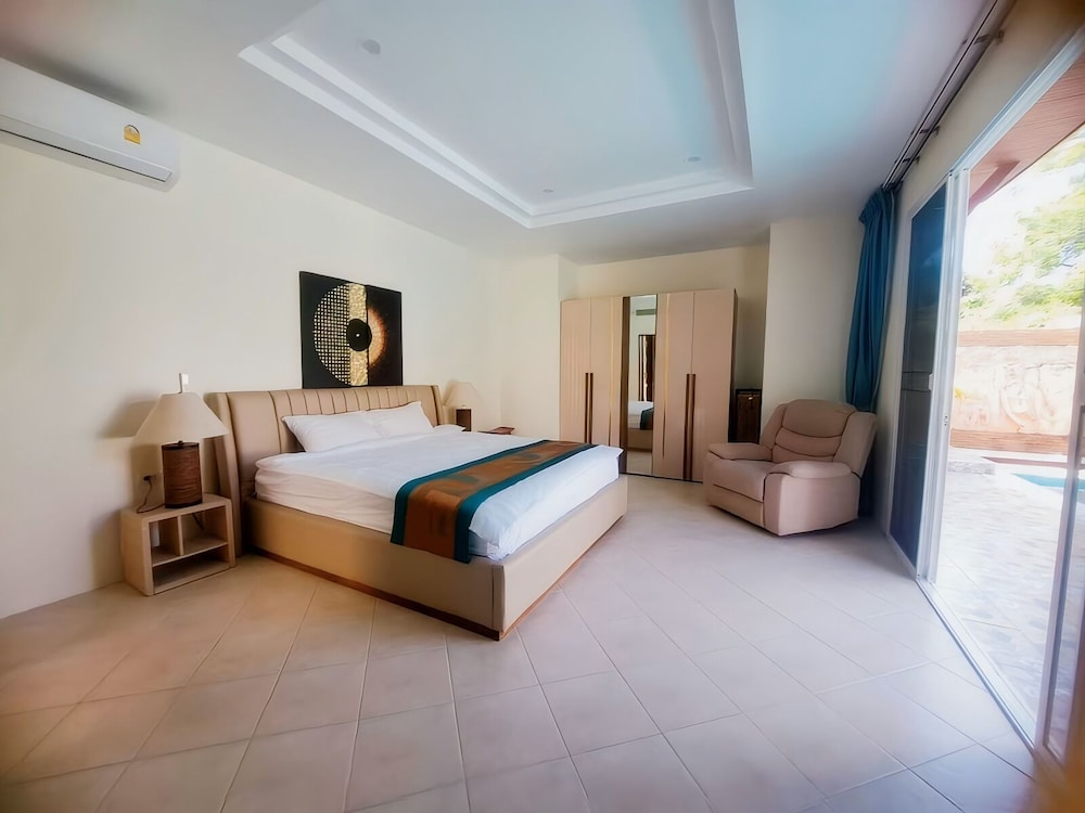 phuket meet holiday hotel