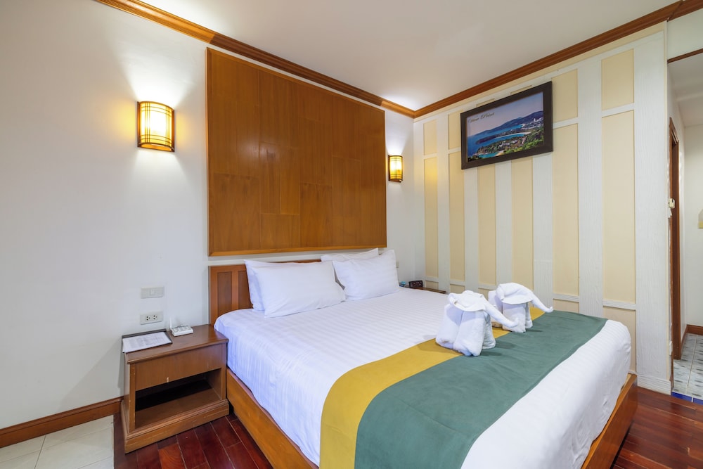 phuket meet holiday hotel