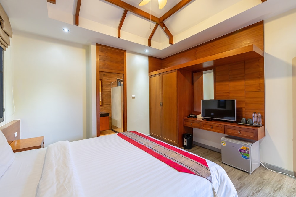 phuket meet holiday hotel