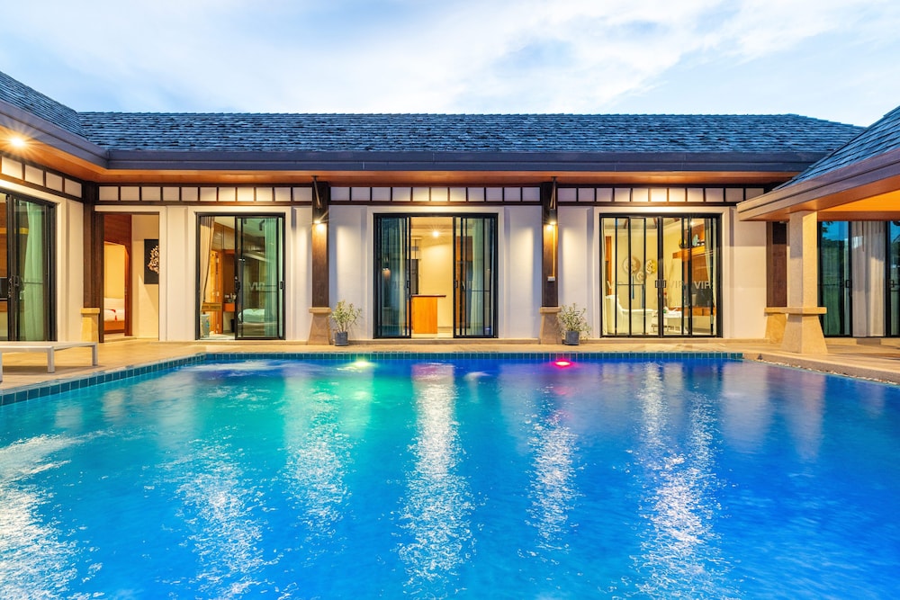 phuket meet holiday hotel