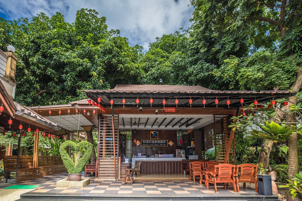 phuket meet holiday hotel