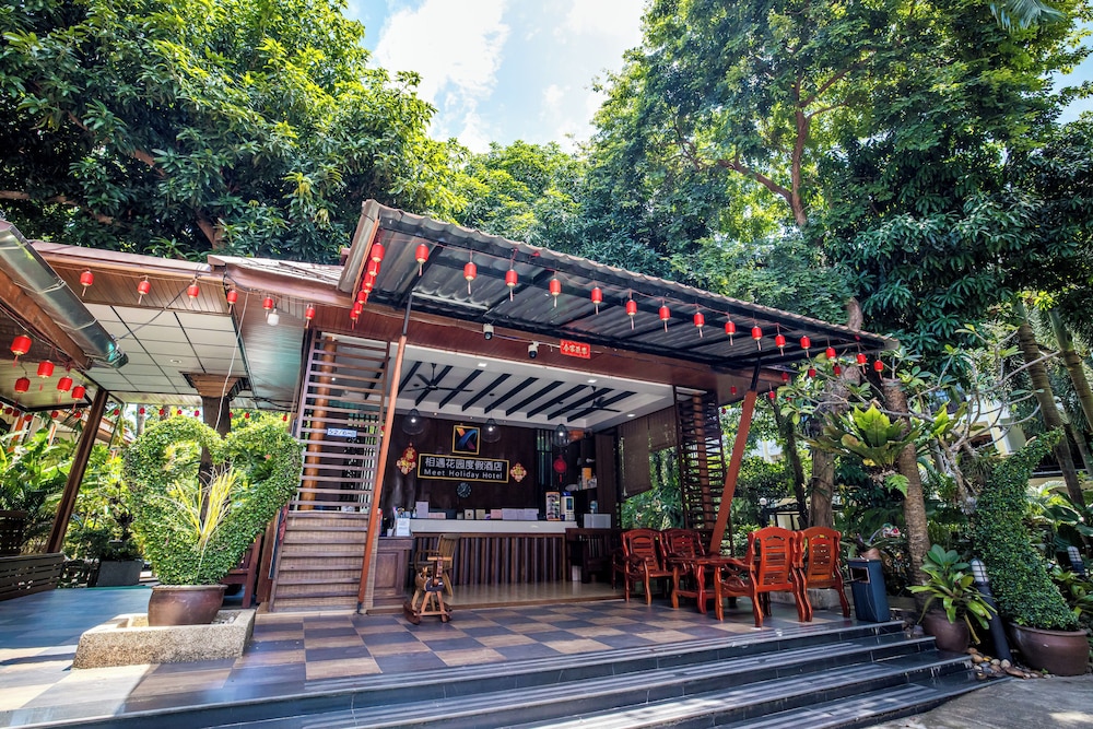 phuket meet holiday hotel