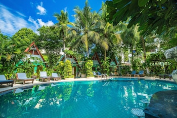 phuket meet holiday hotel