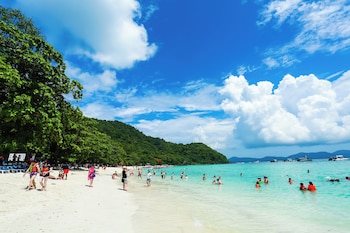 phuket meet holiday hotel