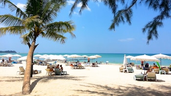 phuket meet holiday hotel