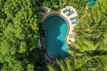 phuket meet holiday hotel