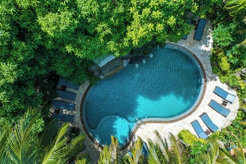 phuket meet holiday hotel