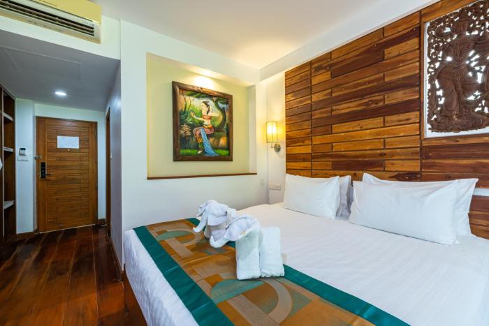 phuket meet holiday hotel