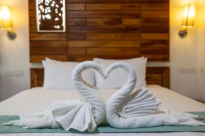 phuket meet holiday hotel