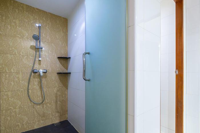 phuket meet holiday hotel