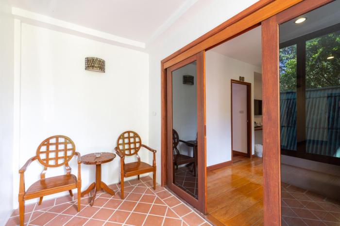 phuket meet holiday hotel