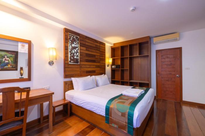 phuket meet holiday hotel