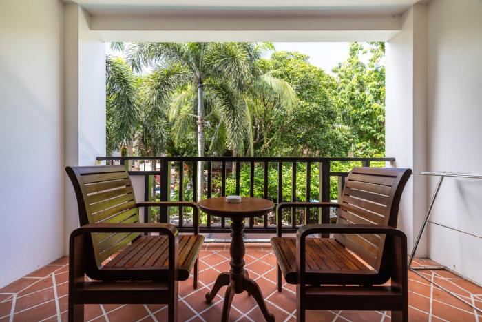 phuket meet holiday hotel