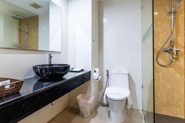 phuket meet holiday hotel