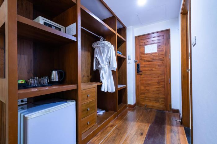 phuket meet holiday hotel