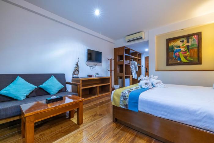 phuket meet holiday hotel