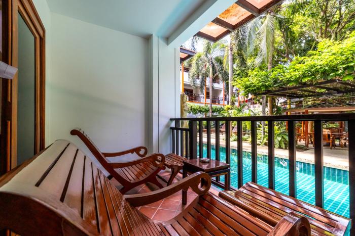 phuket meet holiday hotel