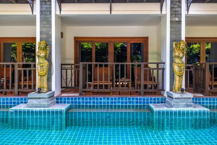 phuket meet holiday hotel