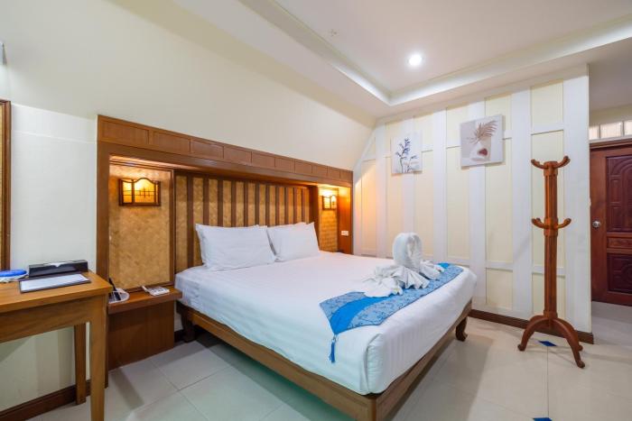 phuket meet holiday hotel
