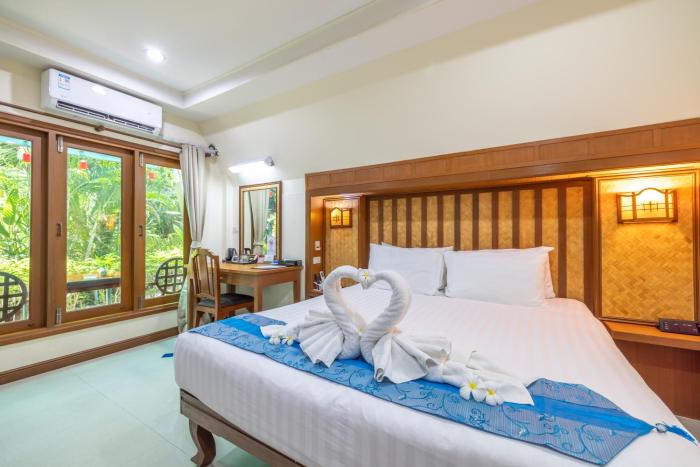 phuket meet holiday hotel