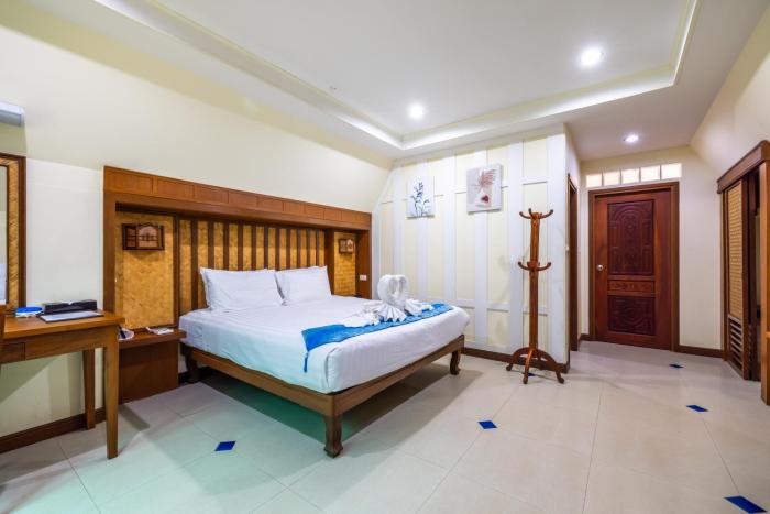 phuket meet holiday hotel