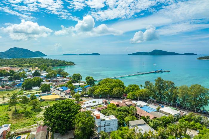 phuket meet holiday hotel