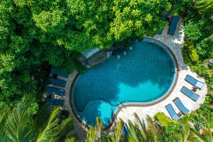 phuket meet holiday hotel