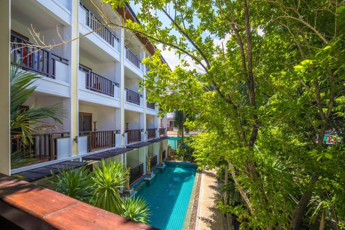 phuket meet holiday hotel