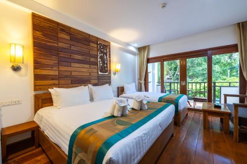 phuket meet holiday hotel