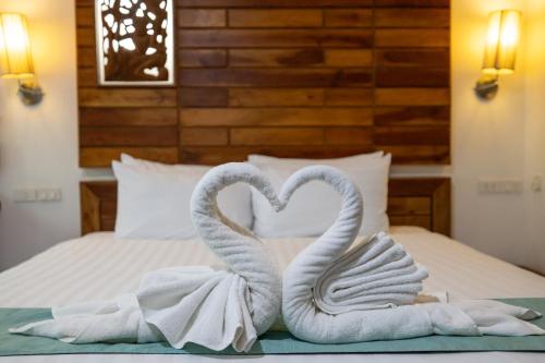 phuket meet holiday hotel