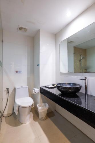 phuket meet holiday hotel