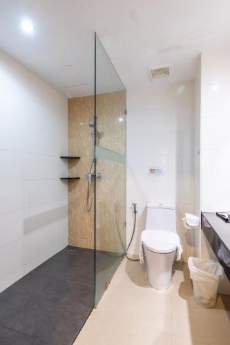 phuket meet holiday hotel