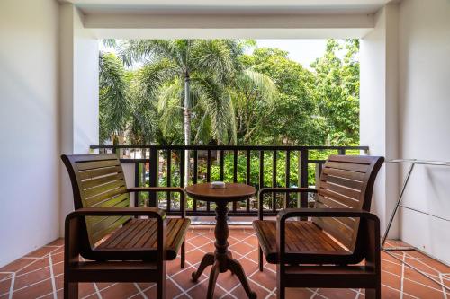 phuket meet holiday hotel