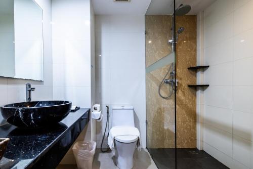 phuket meet holiday hotel