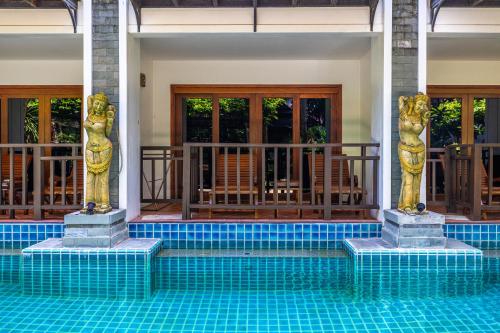 phuket meet holiday hotel