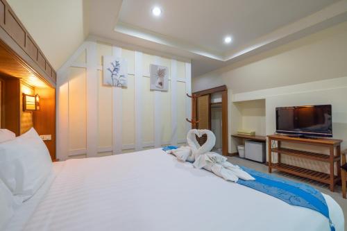 phuket meet holiday hotel