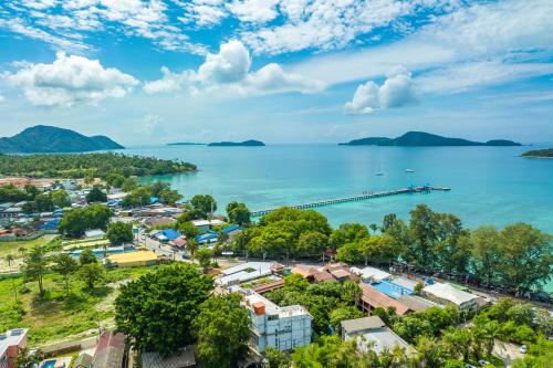 phuket meet holiday hotel