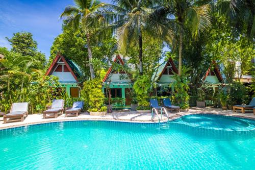 phuket meet holiday hotel