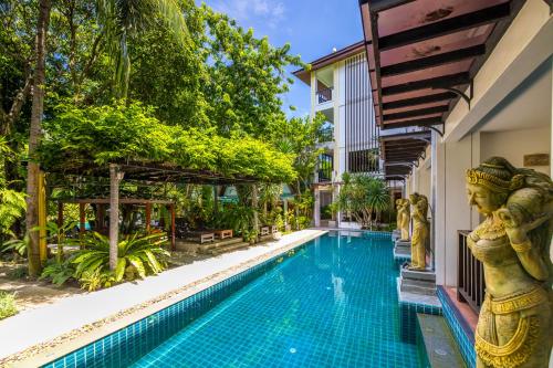 phuket meet holiday hotel