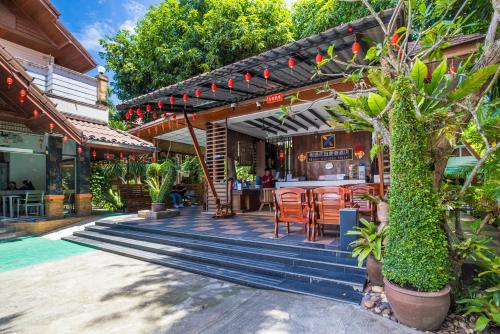 phuket meet holiday hotel