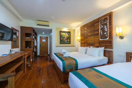 phuket meet holiday hotel