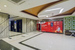 redliving apartemen grand kamala lagoon rooms 911 tower barclay south with netflix