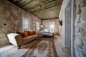 aysel inn house