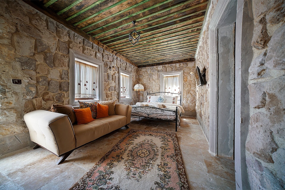 aysel inn house