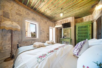 aysel inn house